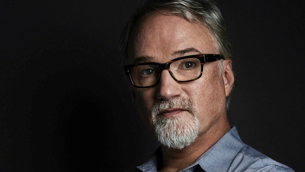 Recension ”David Fincher Mind games” porträtt i helfigur. DN.SE